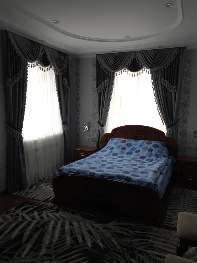 Hotel Oktan Kryve Ozero Exteriör bild